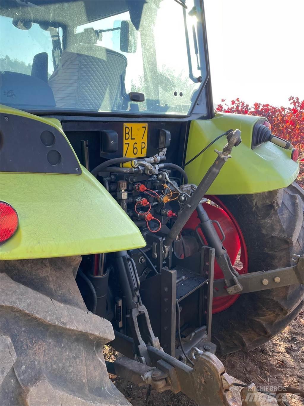 CLAAS AXOS 340 Traktori