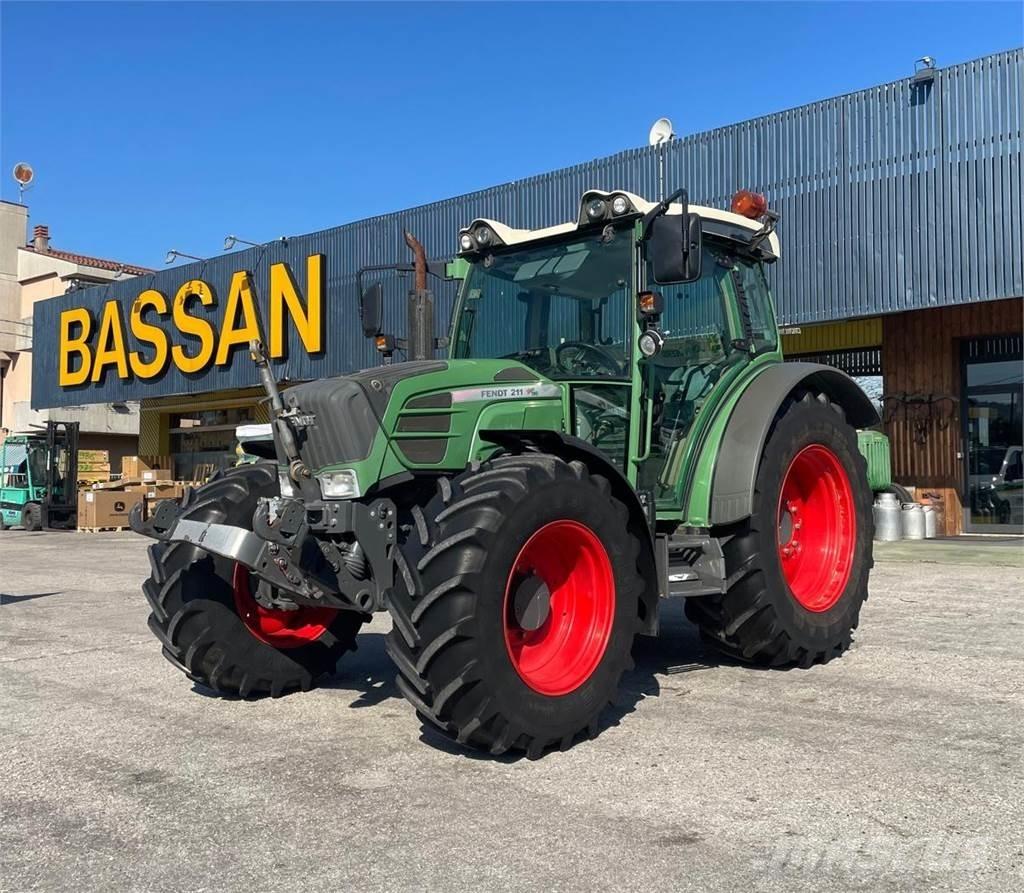 Fendt 211 VARIO Traktori