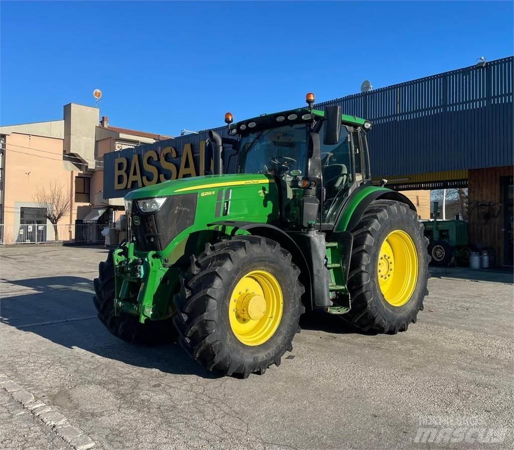 John Deere 6250 R Traktori