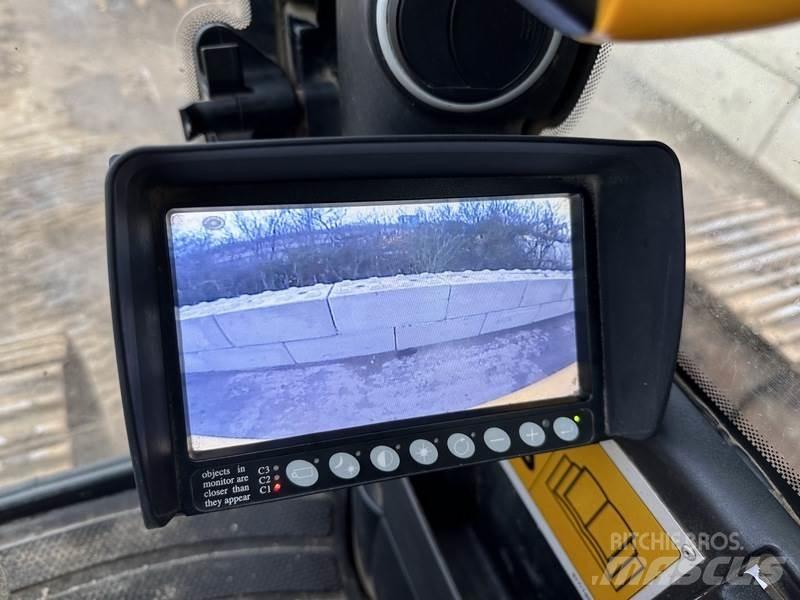 JCB JS370 LC T4 Bageri guseničari