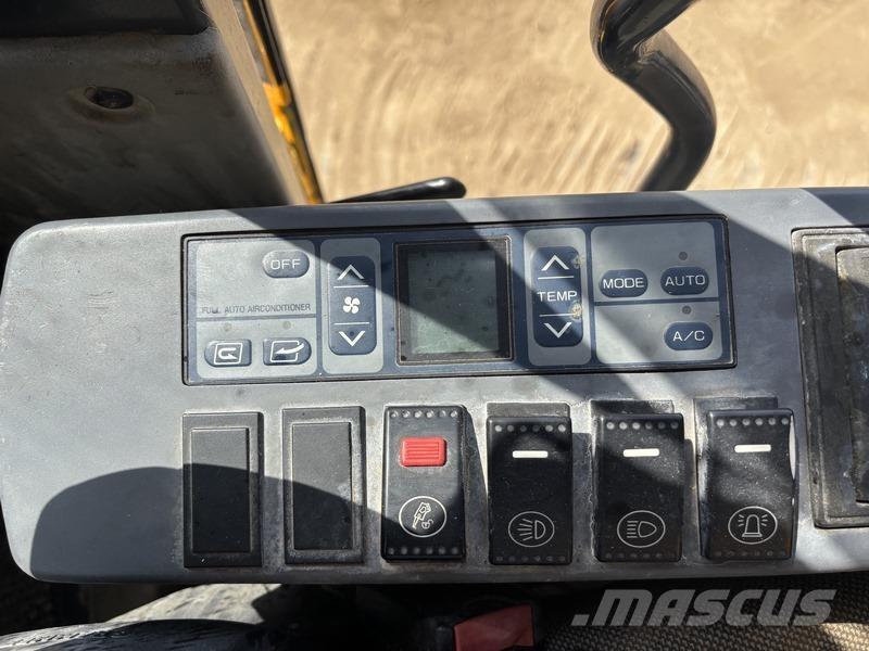 LiuGong CLG928E Bageri guseničari