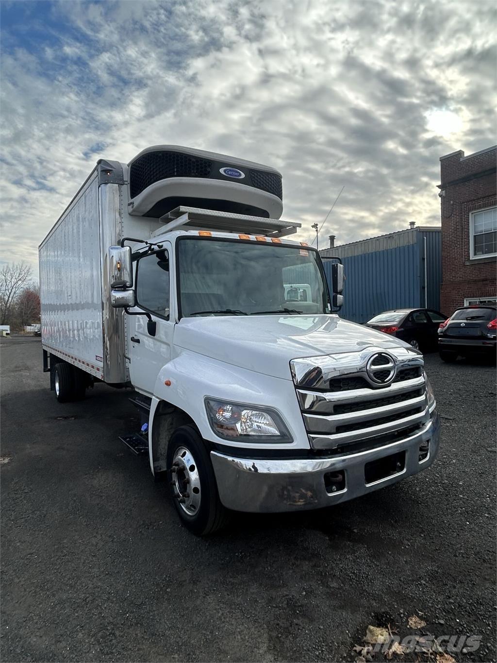 Hino L6 Sanduk kamioni