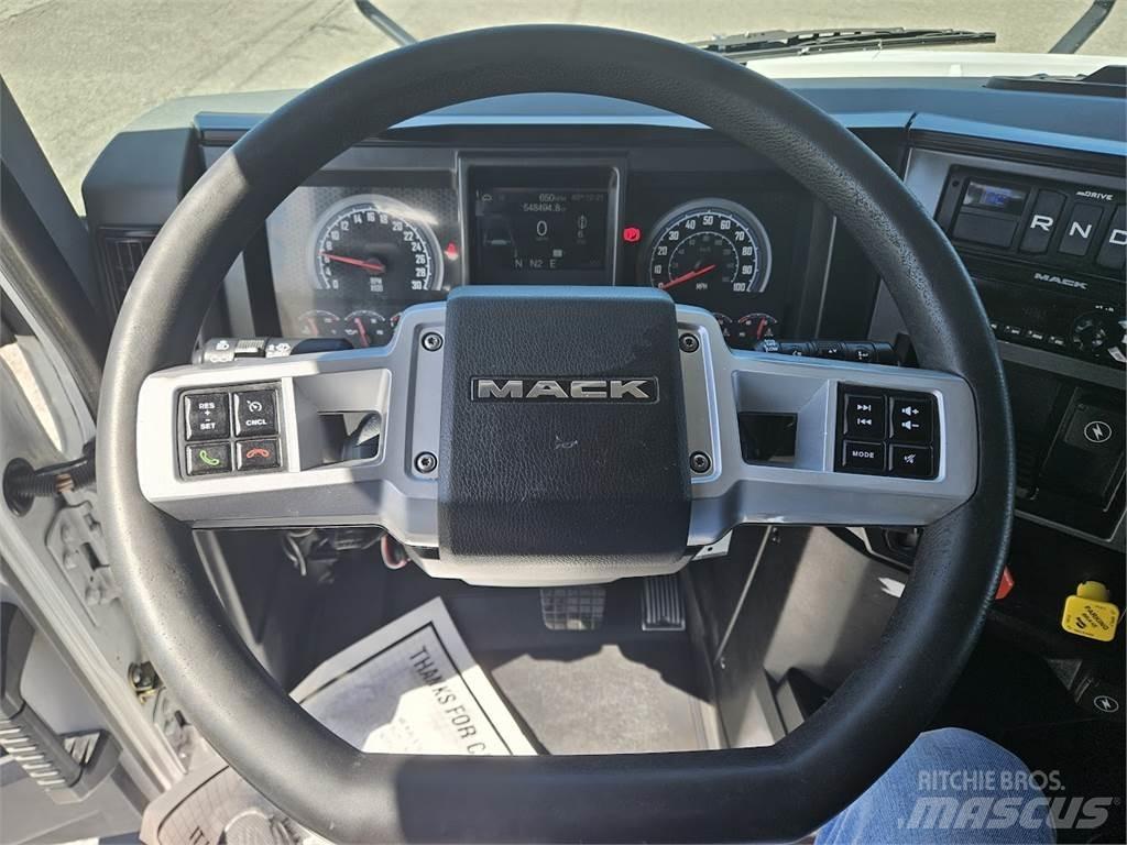 Mack AN64T Tegljači