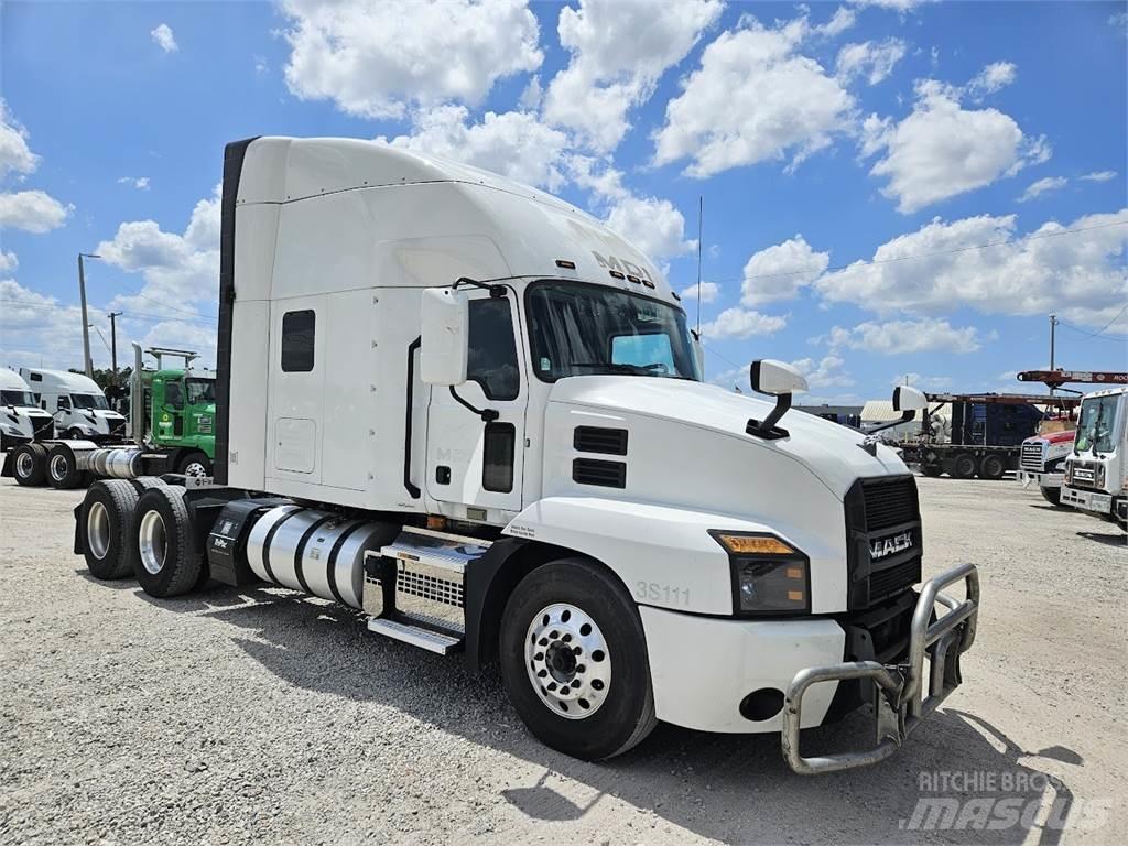 Mack AN64T Tegljači