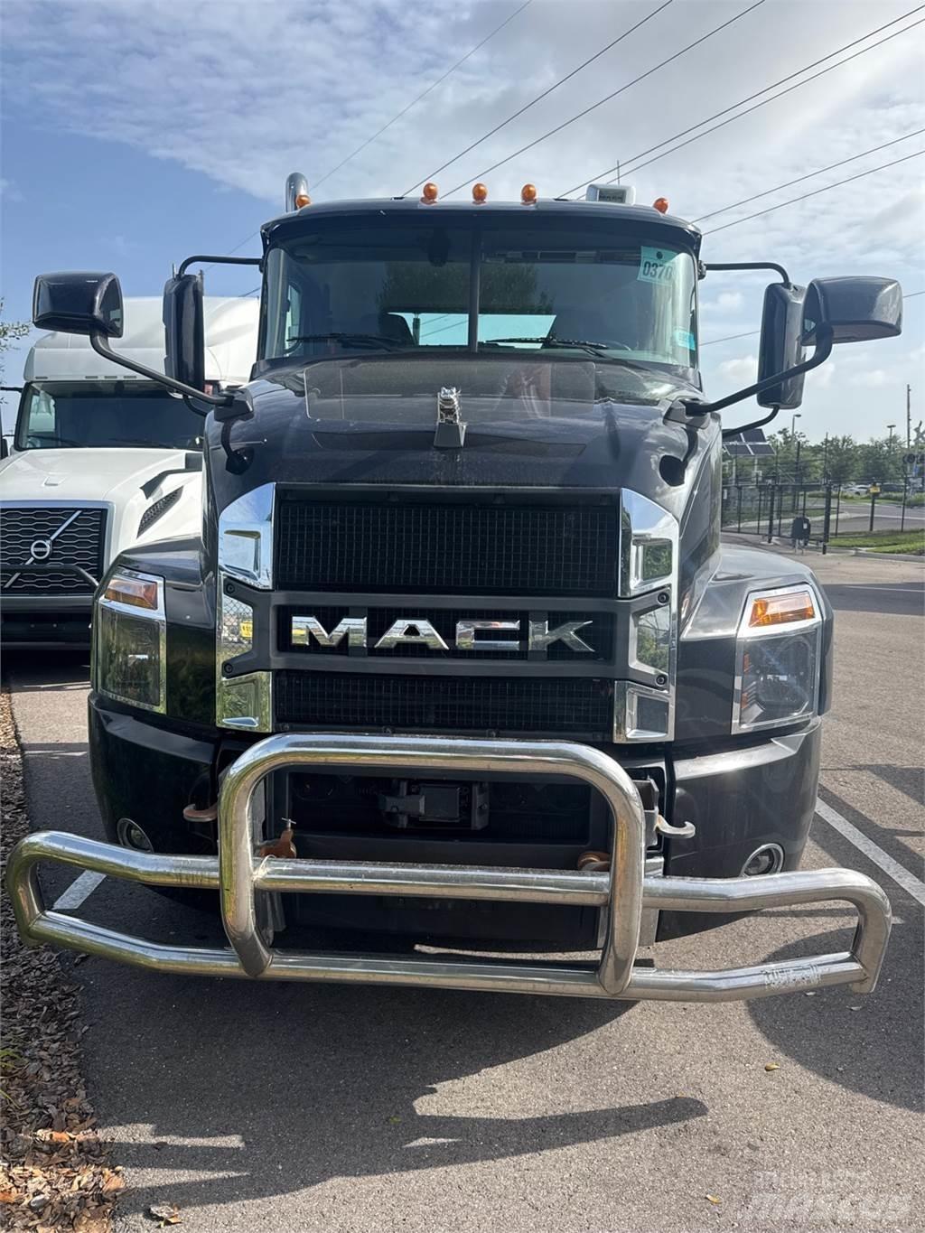 Mack AN64T Tegljači