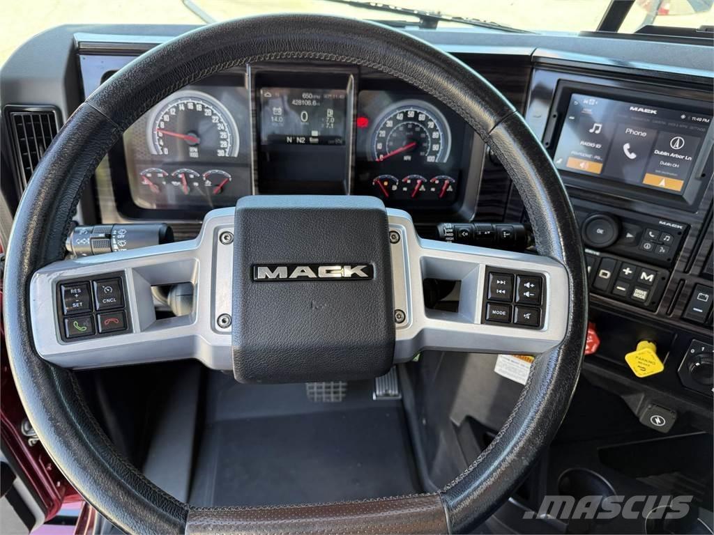 Mack AN64T Tegljači