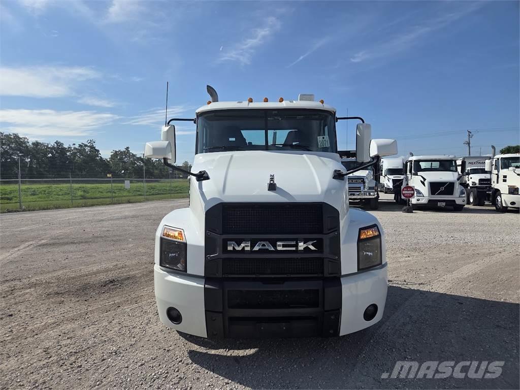 Mack AN64T Tegljači