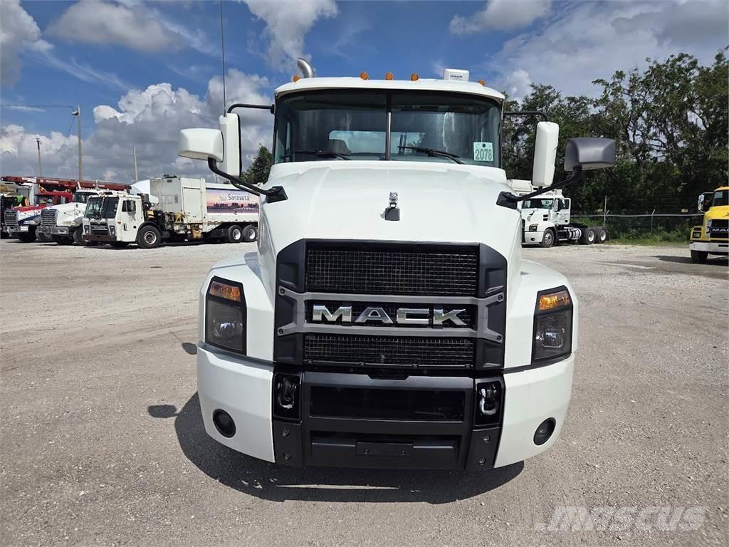 Mack AN64T Tegljači