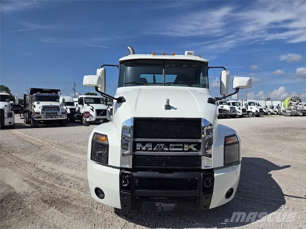Mack AN64T Tegljači