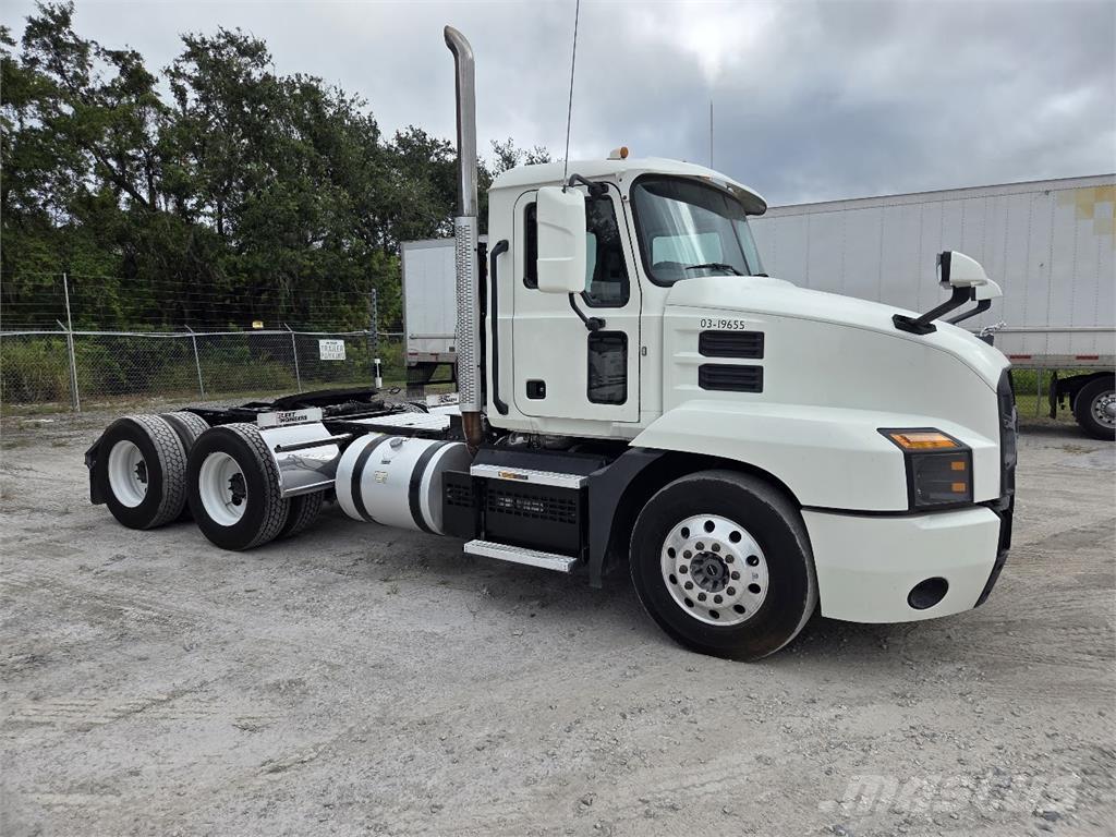 Mack AN64T Tegljači