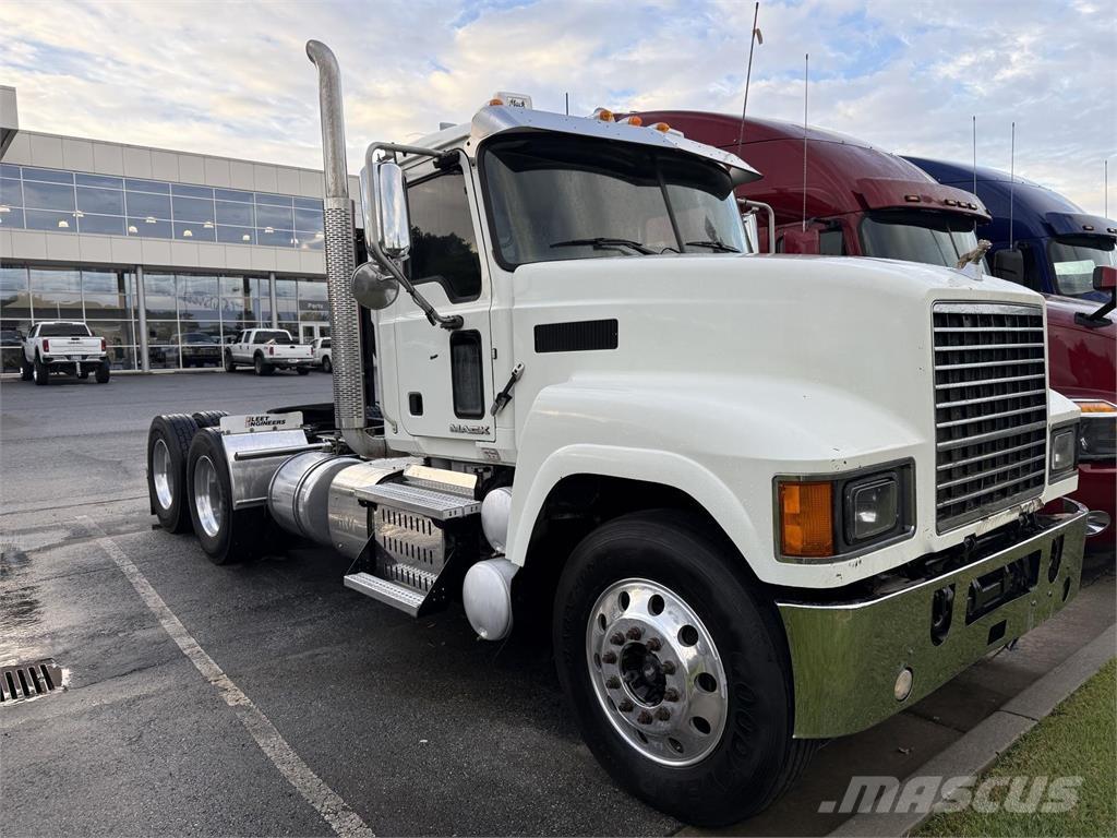 Mack CHU613 Tegljači