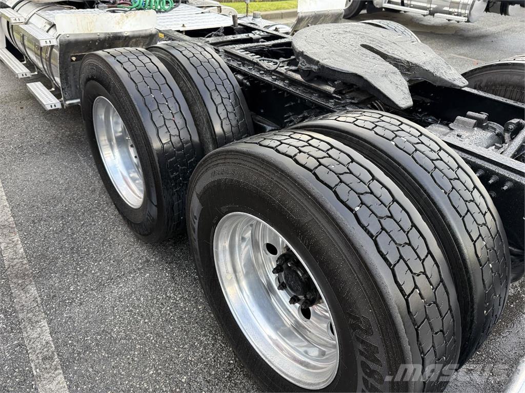 Mack CHU613 Tegljači