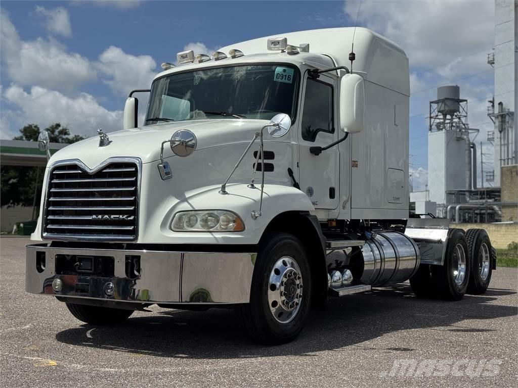 Mack CXU613 Tegljači