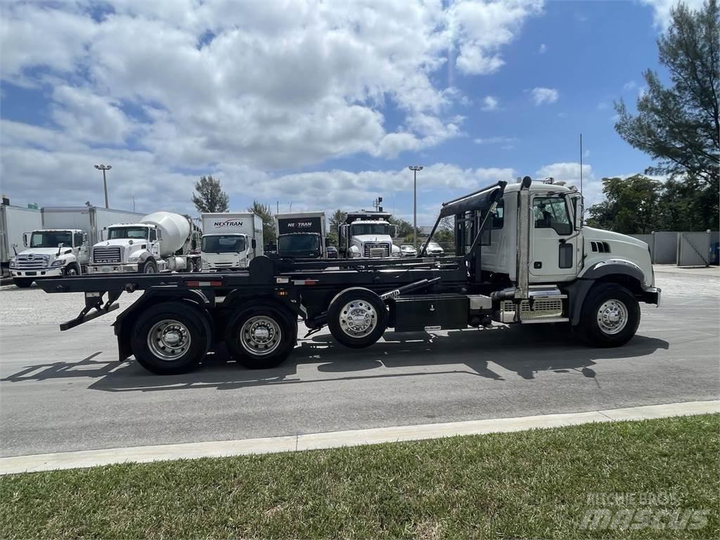 Mack GR64B Tegljači
