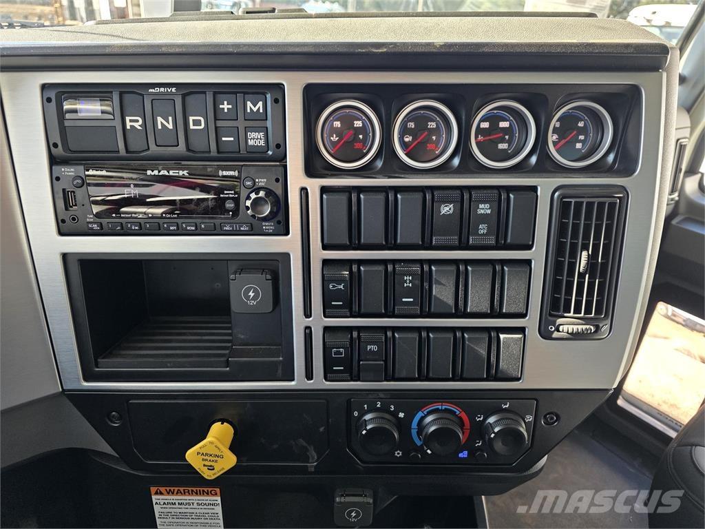 Mack GR64B Kiperi kamioni