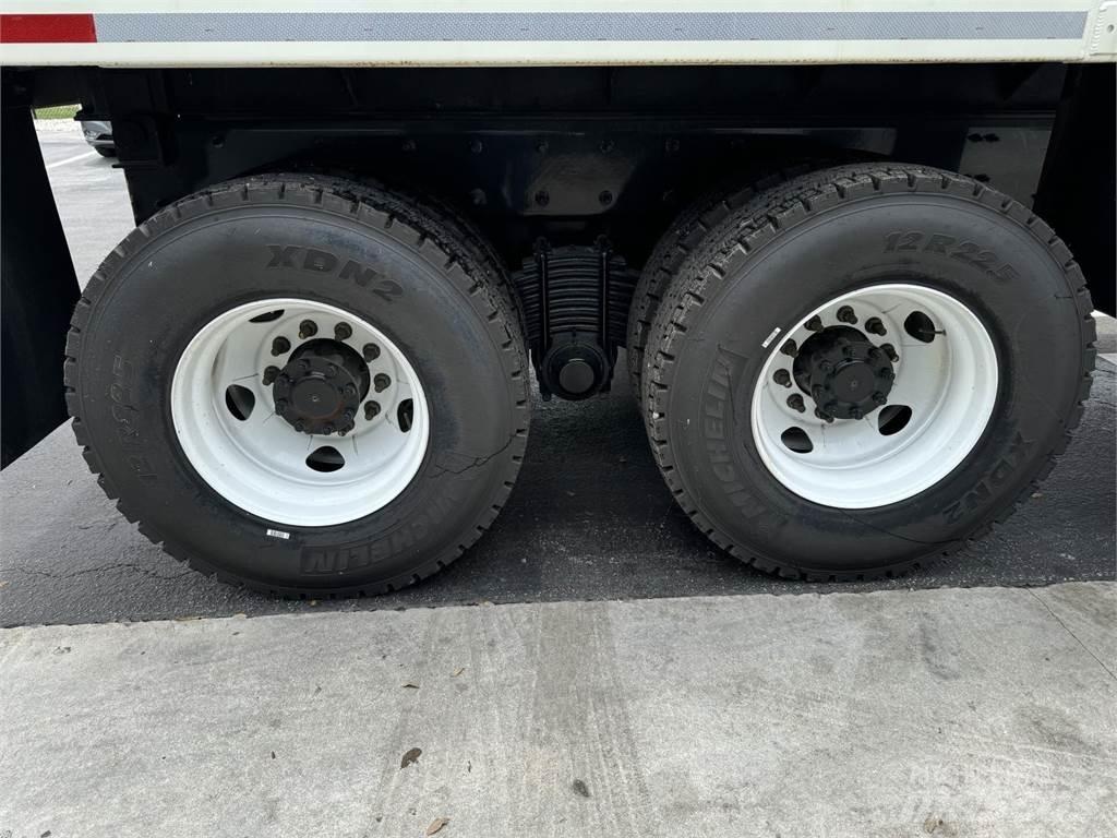 Mack GR64BRX Kiperi kamioni