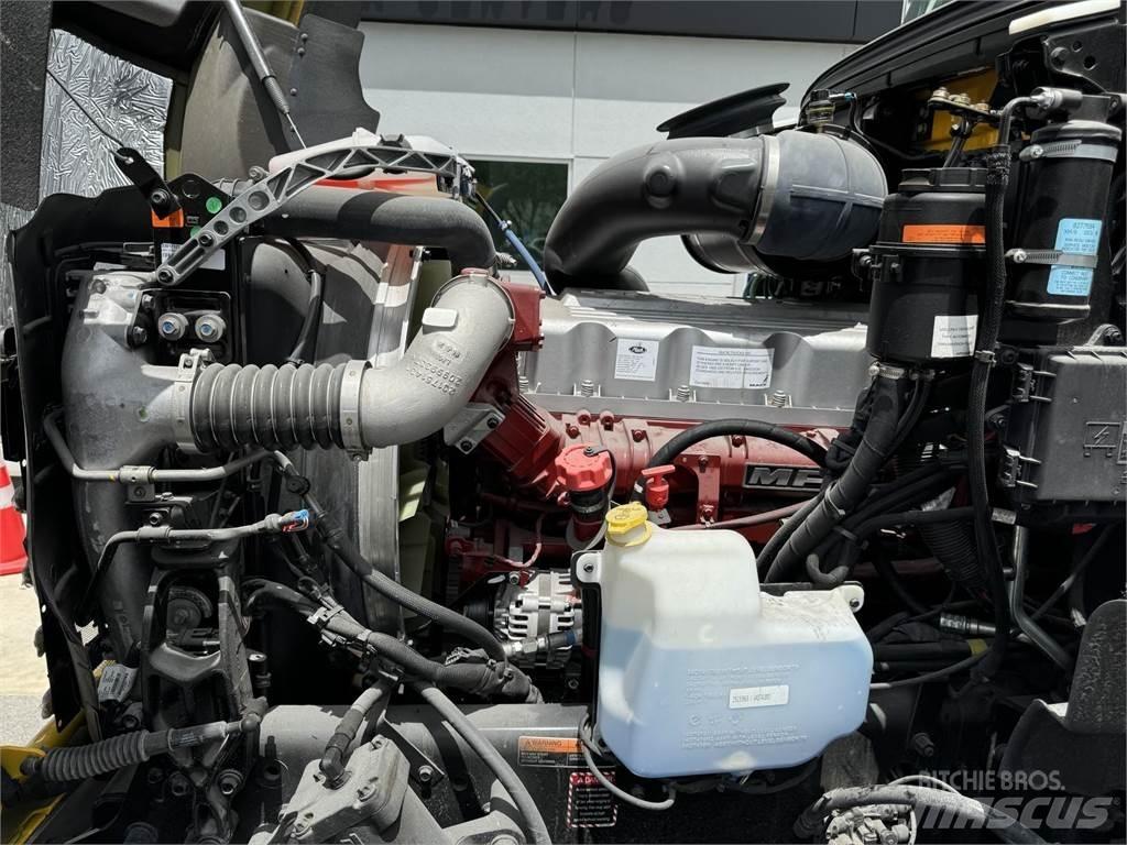 Mack GR64BRX Kiperi kamioni