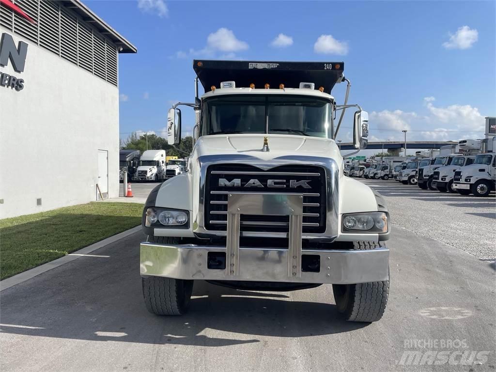 Mack GR64F Kiperi kamioni
