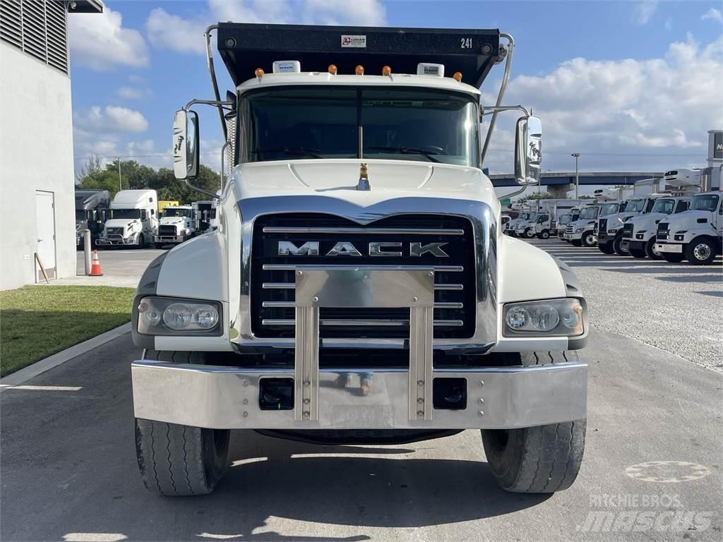 Mack GR64F Kiperi kamioni