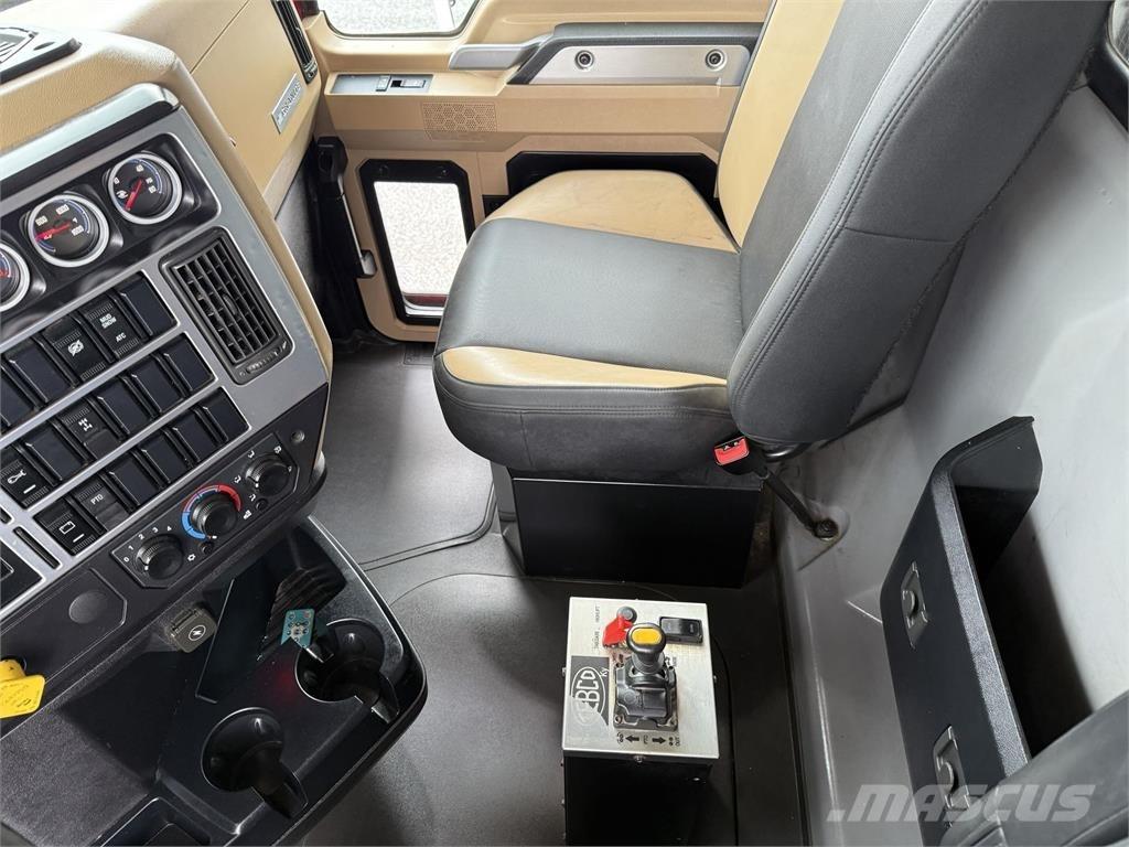 Mack GR64F Kiperi kamioni