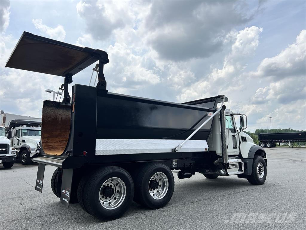 Mack GR64FR Kiperi kamioni