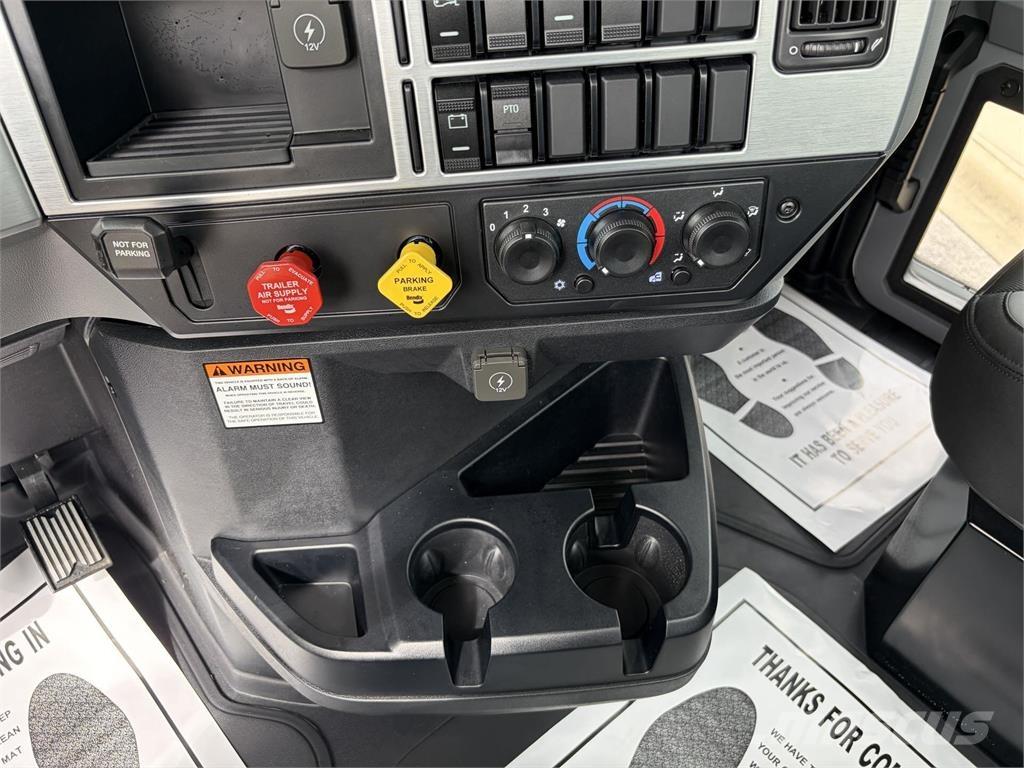 Mack GR64FT Tegljači