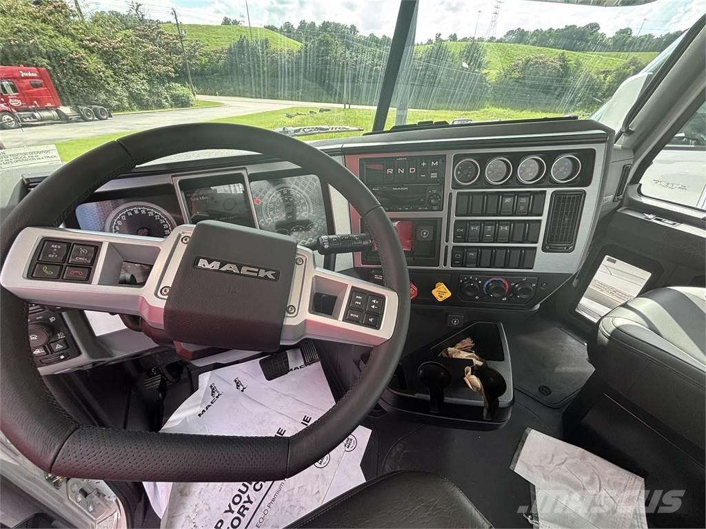 Mack GR64FT Tegljači