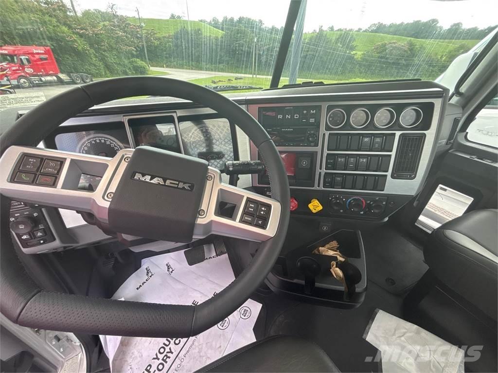 Mack GR64FT Tegljači