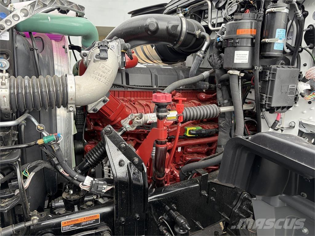 Mack GR64FT Tegljači