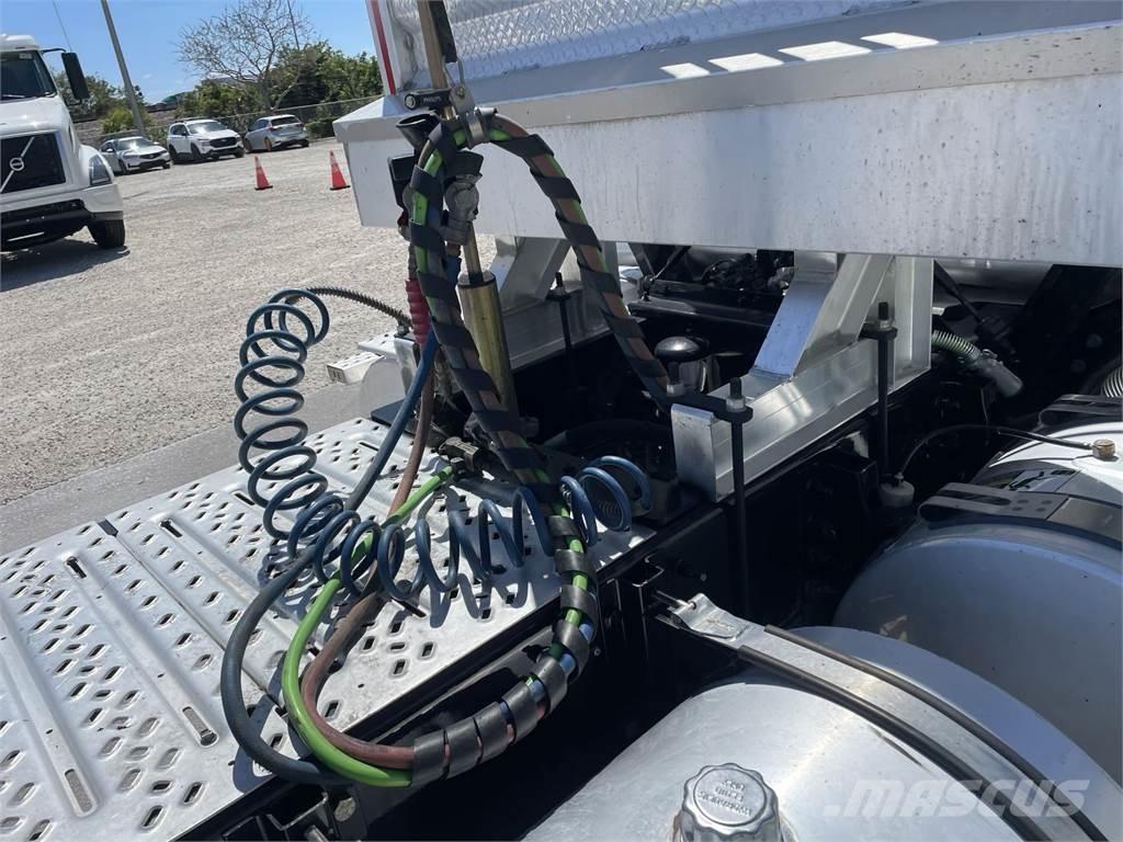 Mack PI64T Tegljači