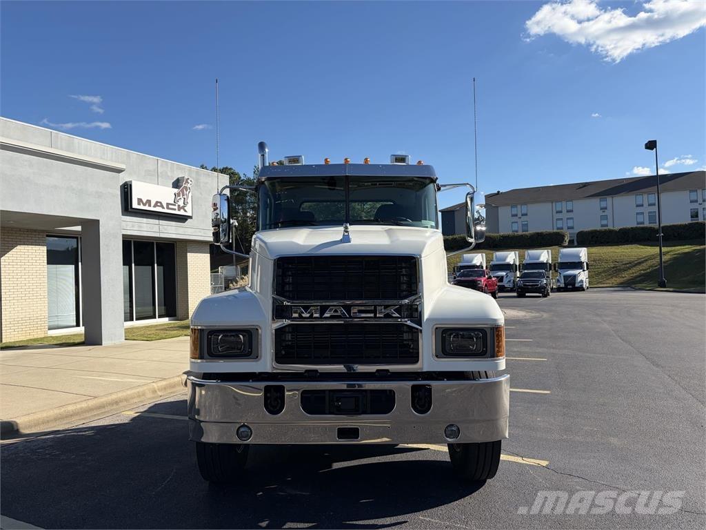 Mack PI64T Tegljači