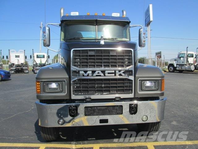 Mack PI64T Tegljači