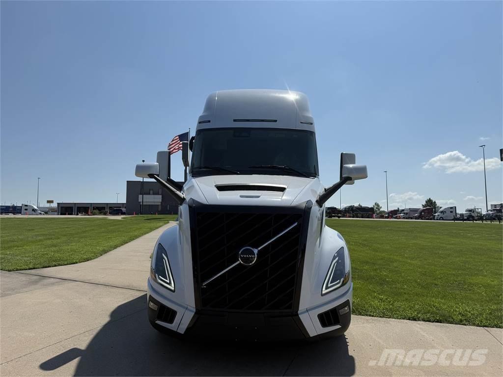 Volvo NEW VNL860 Tegljači