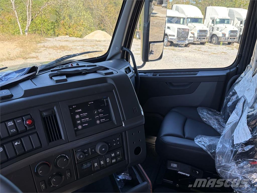 Volvo VAH64600 Rol kiper kamioni sa kukom za podizanje tereta