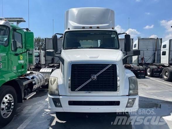 Volvo VNL42T Tegljači