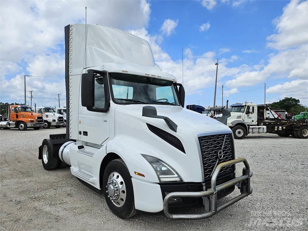 Volvo VNL42T300 Tegljači