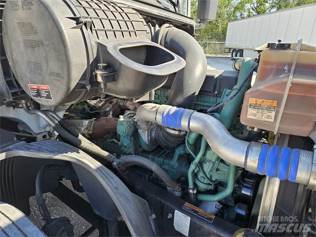 Volvo VNL64T300 Tegljači