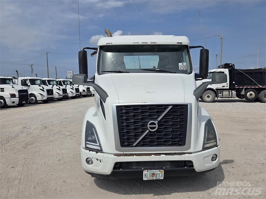 Volvo VNL64T300 Tegljači