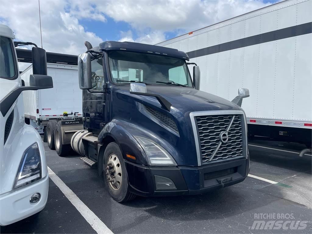 Volvo VNL64T300 Tegljači