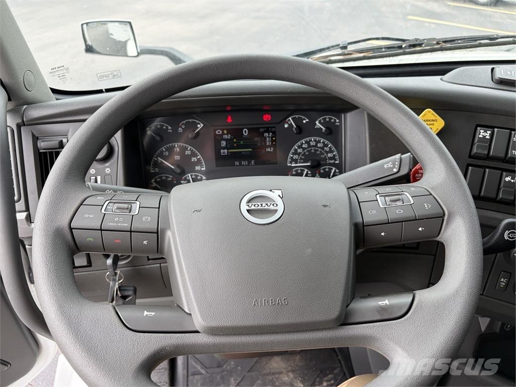 Volvo VNL64T740 Tegljači