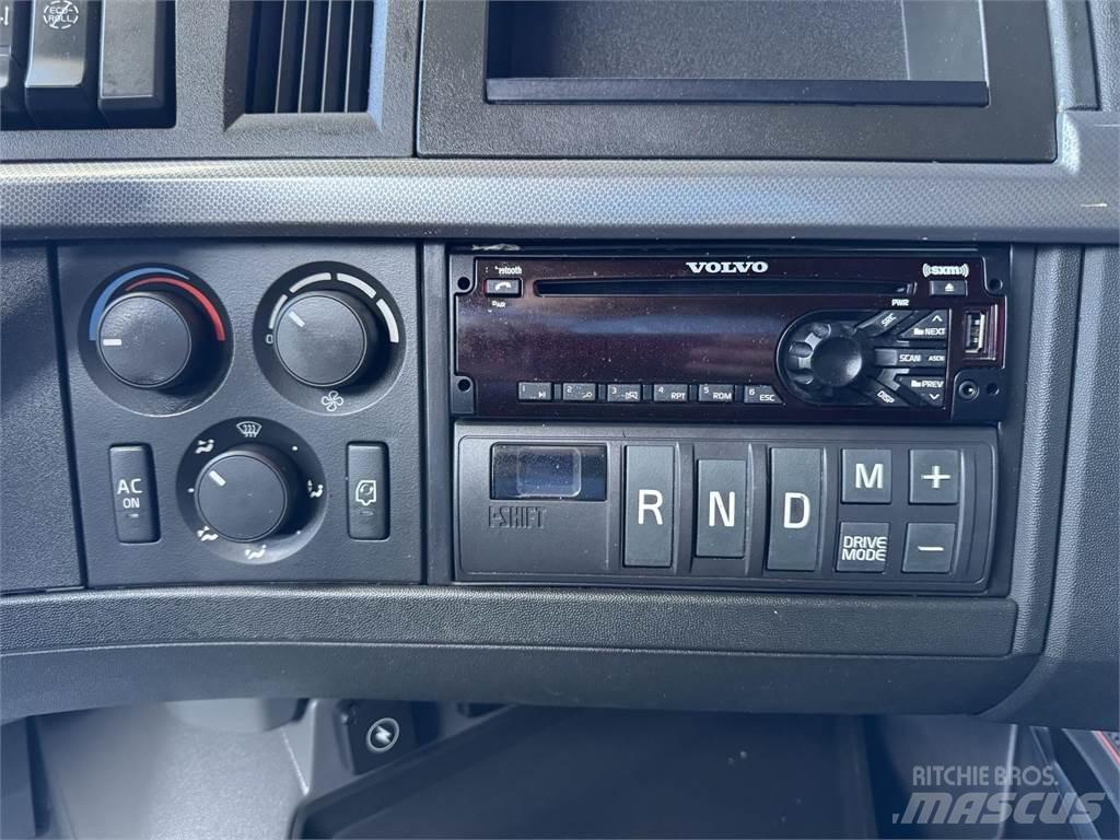Volvo VNL64T760 Tegljači