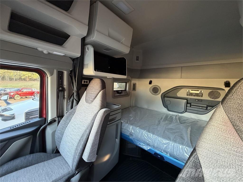 Volvo VNL64T840 Tegljači