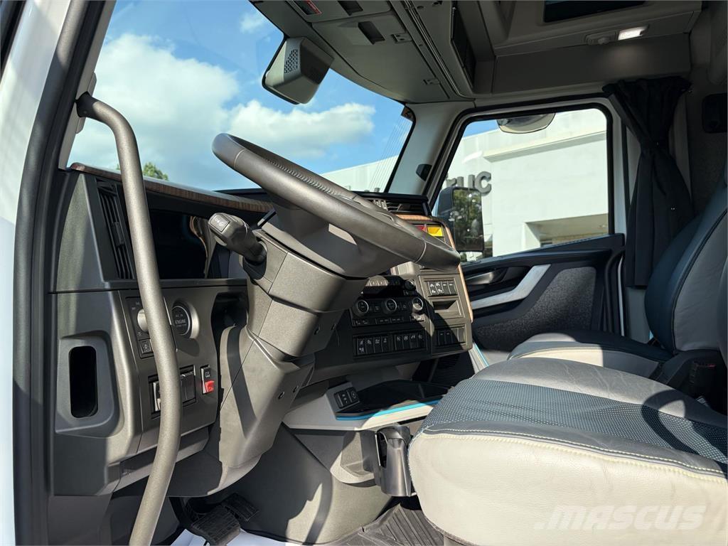 Volvo VNL64T860 Tegljači