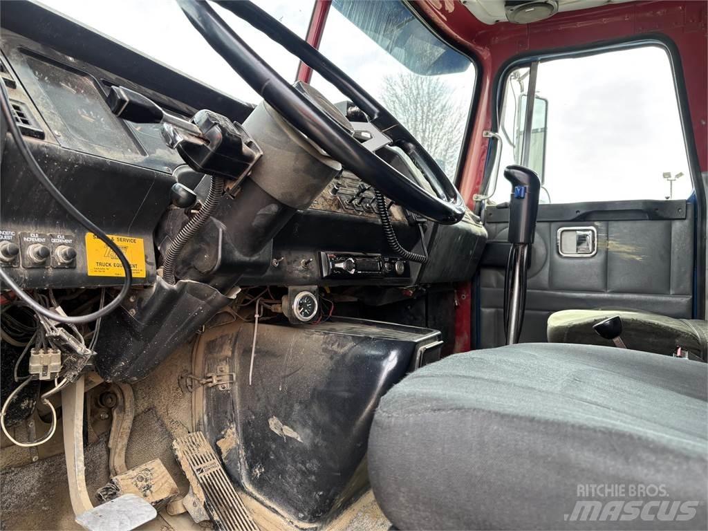 Volvo WG64T Kiperi kamioni