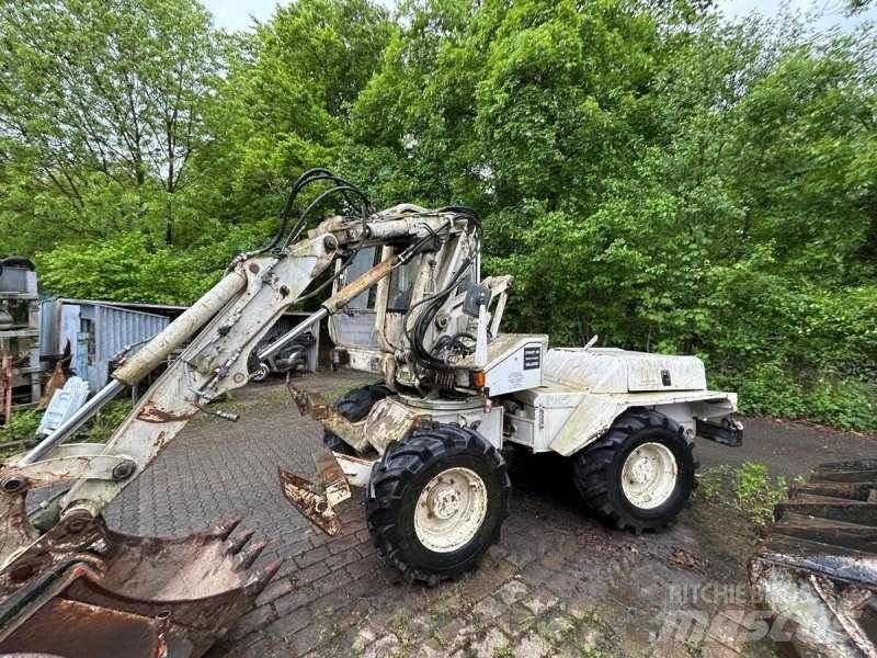 Mecalac 8CXI Bageri točkaši