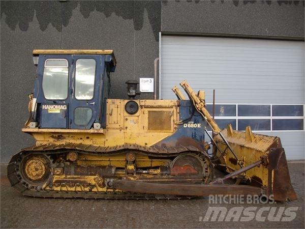 Hanomag D680E Buldožeri guseničari