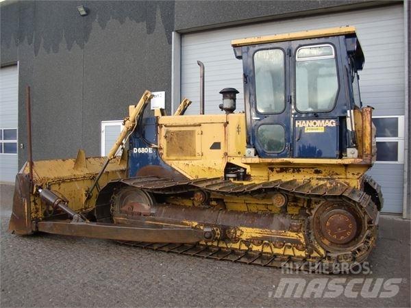 Hanomag D680E Buldožeri guseničari
