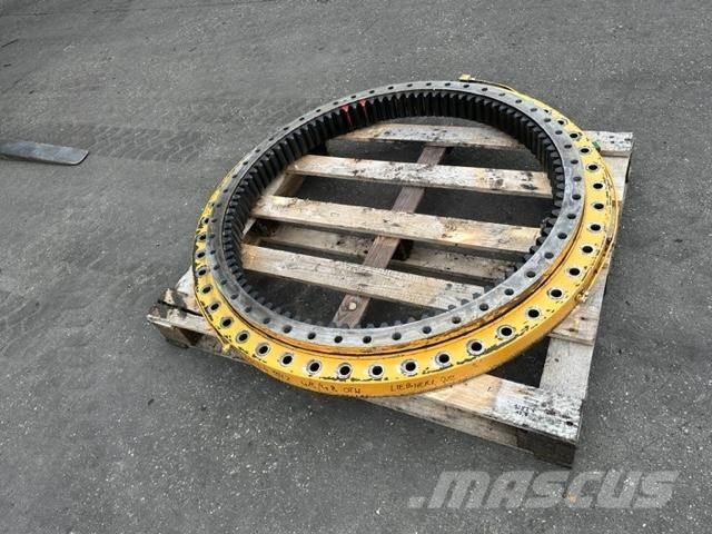 Liebherr A 922 Šasija i vešenje