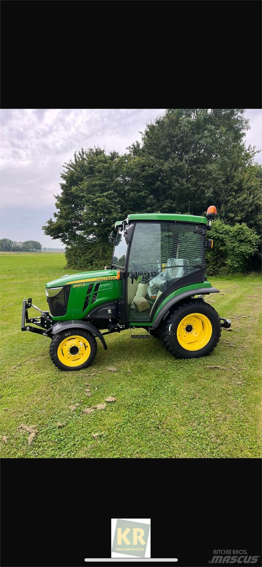 John Deere 2032R Manji traktori