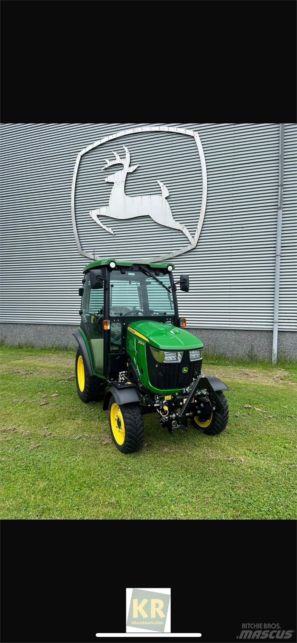 John Deere 2032R Manji traktori